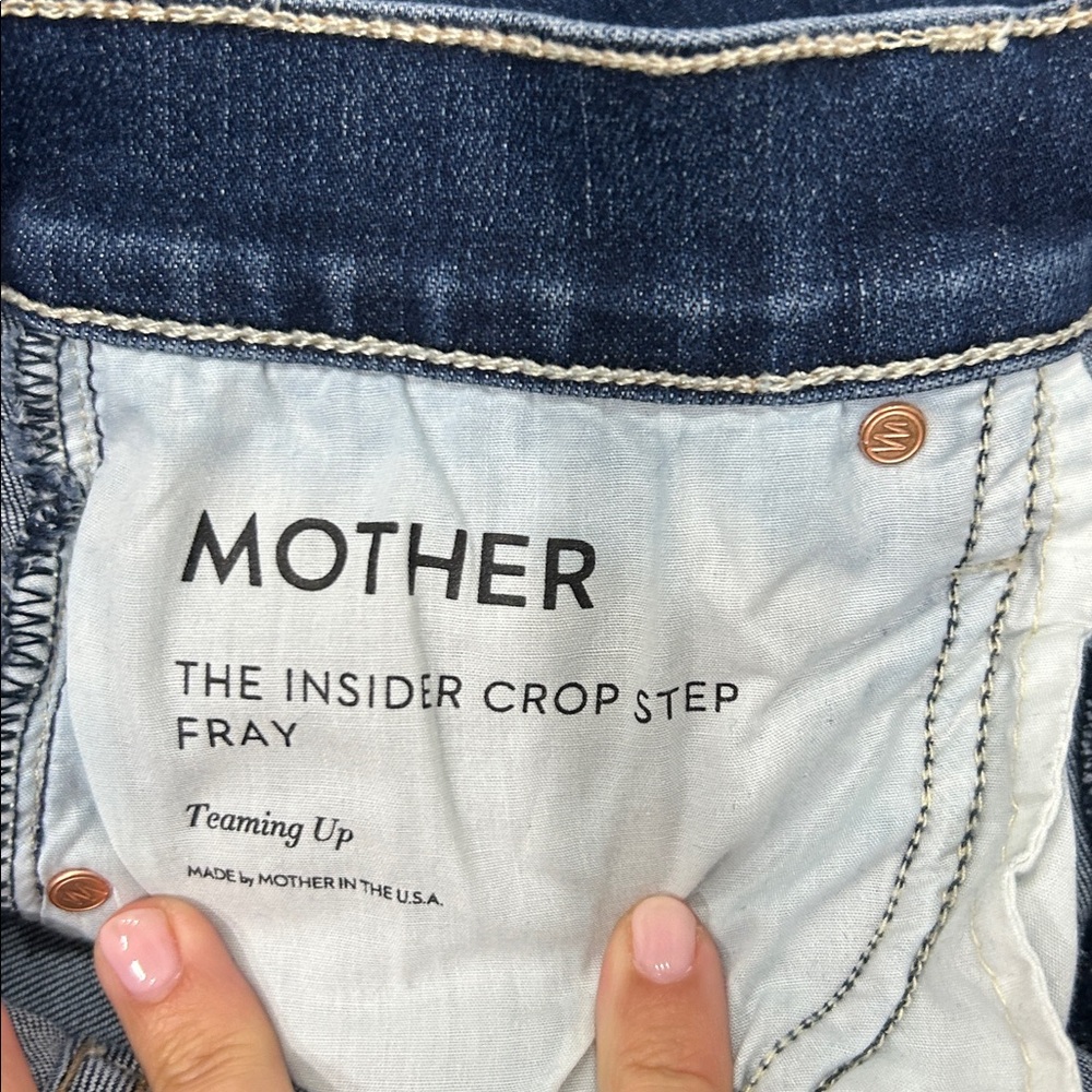 MOTHER Insider Crop Step Fray in Teaming Up 29 - Picture 4 of 5